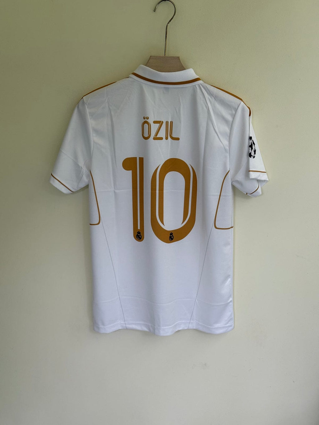 REAL MADRID 2011/12 RETRO-OZIL